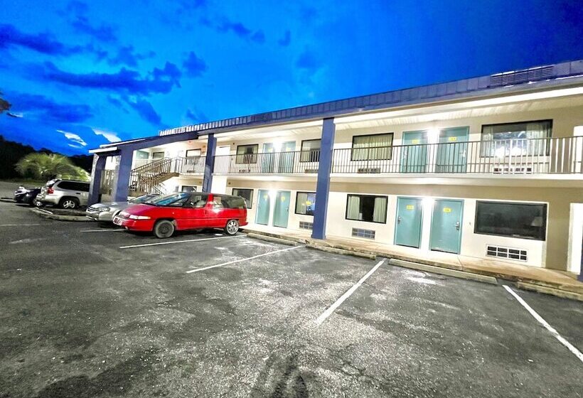 Общежитие Bayou Inn & Suites