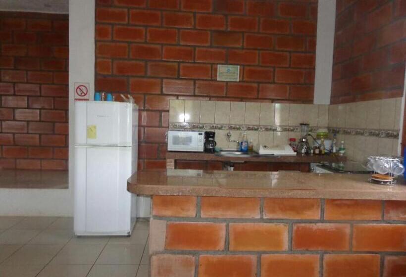 هاستل Black Beach House