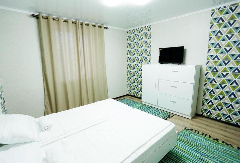 هاستل Interhouse Karakol