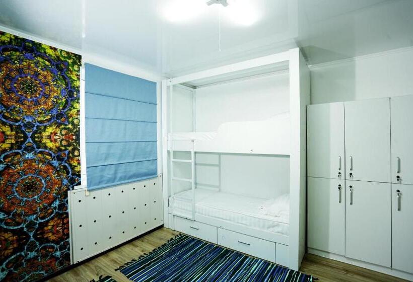 هاستل Interhouse Karakol