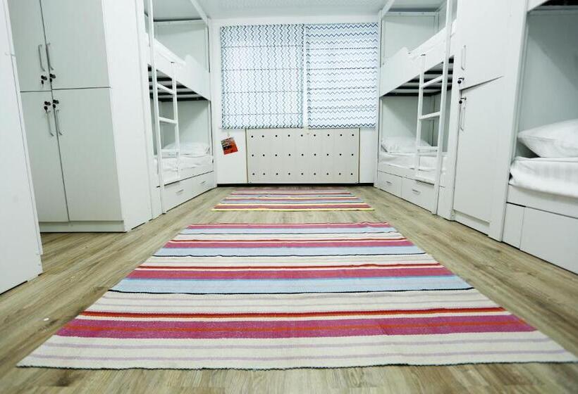 هاستل Interhouse Karakol