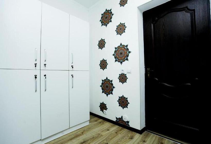 هاستل Interhouse Karakol