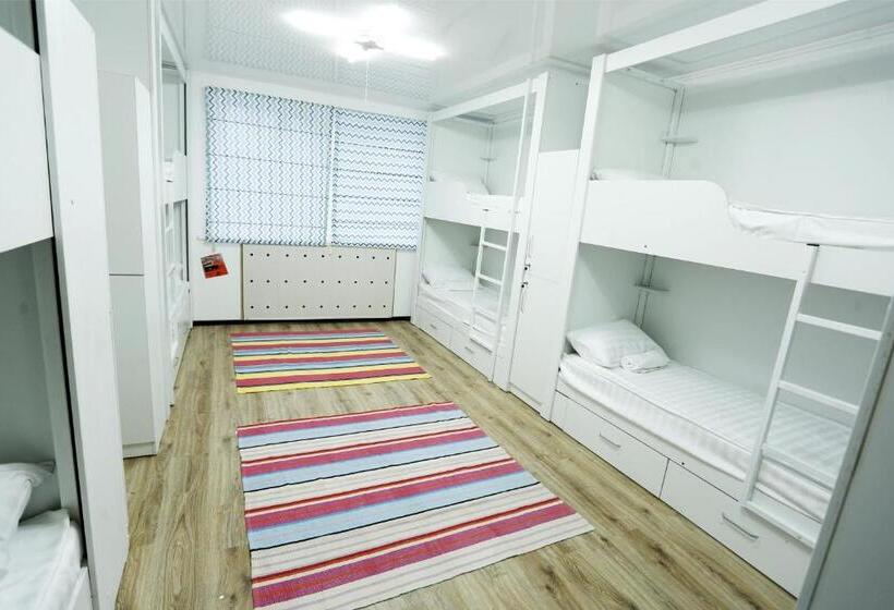 هاستل Interhouse Karakol