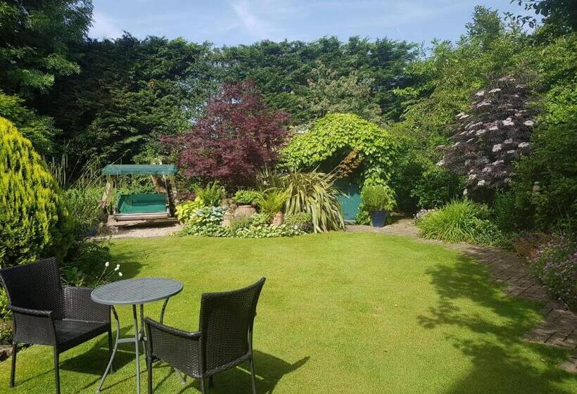 Alma House Bed And Breakfast