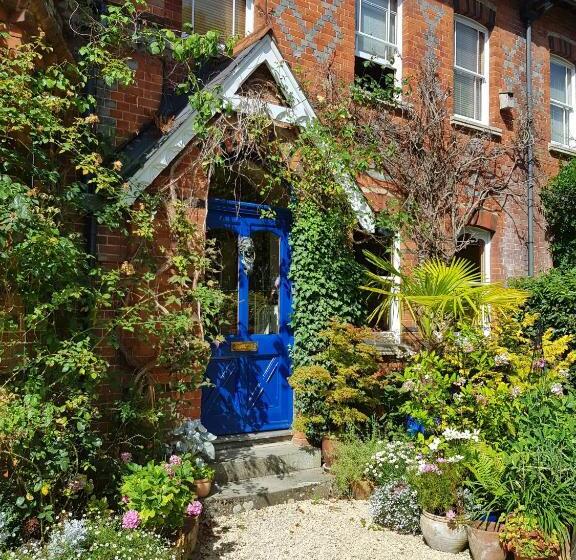 Alma House Bed And Breakfast