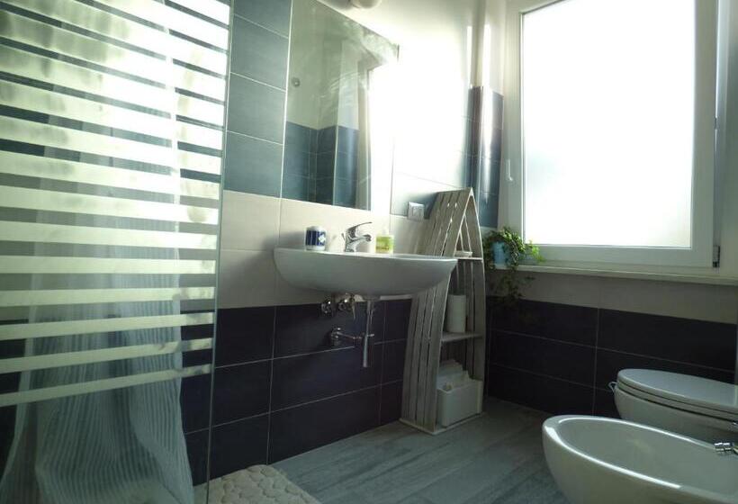 تختخواب و صبحانه One More Night