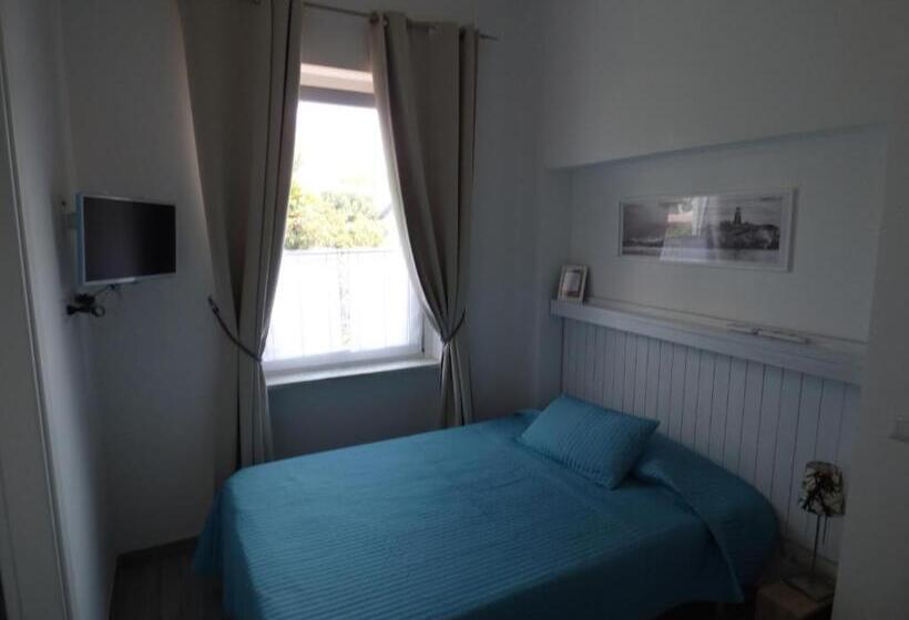 تختخواب و صبحانه One More Night