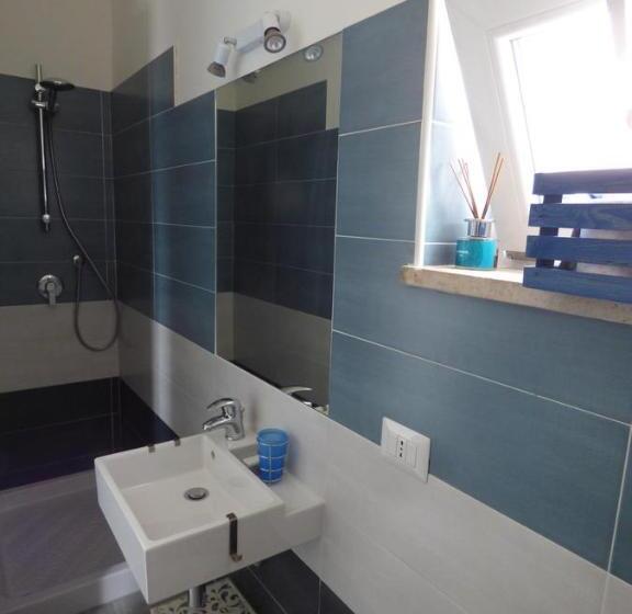 تختخواب و صبحانه One More Night