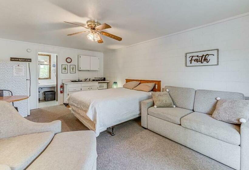 Harper Valley Resort   Kimberling City Mo