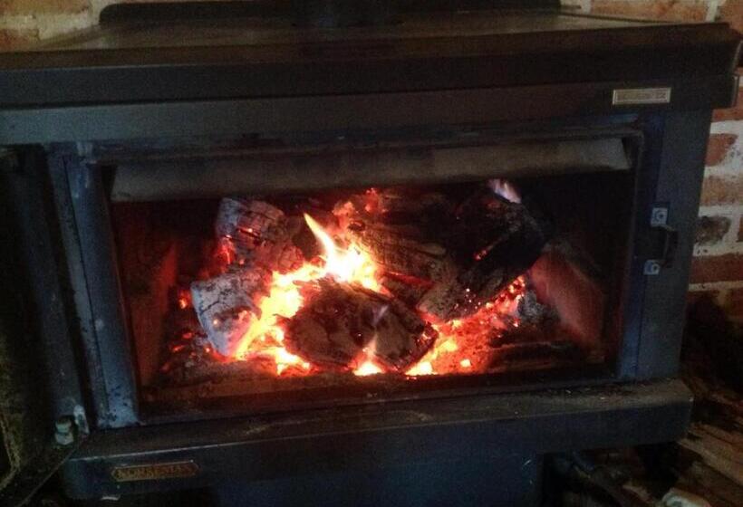 Hawk S Nest Bed & Breakfast