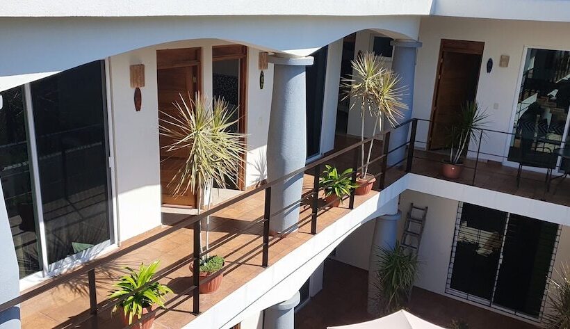 هتل Carri Surf Studio