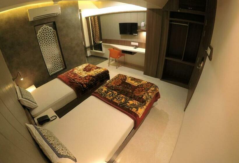فندق Palash Inn