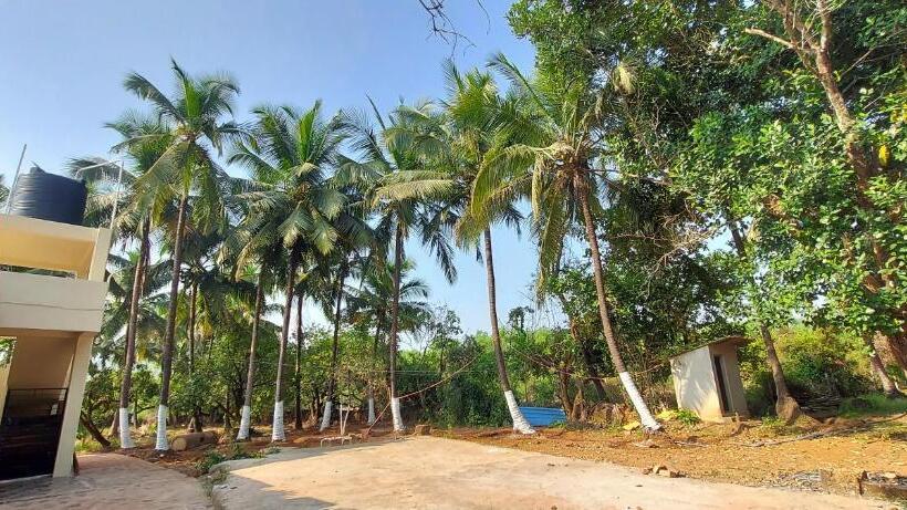 فندق Sneha Farm House