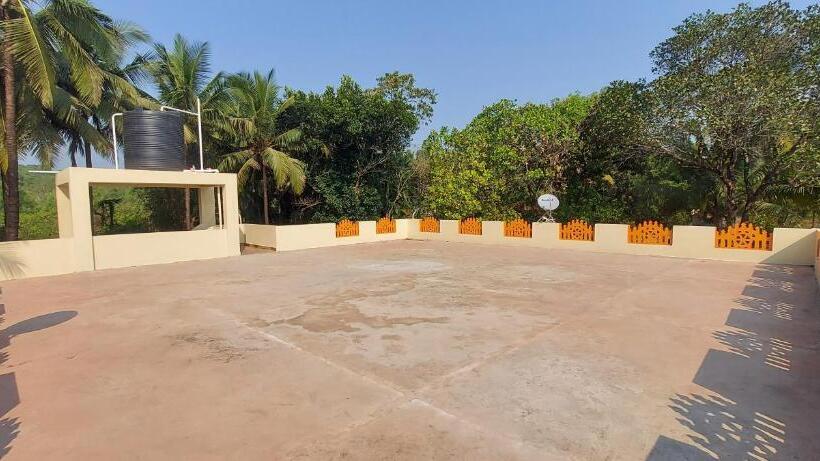 فندق Sneha Farm House