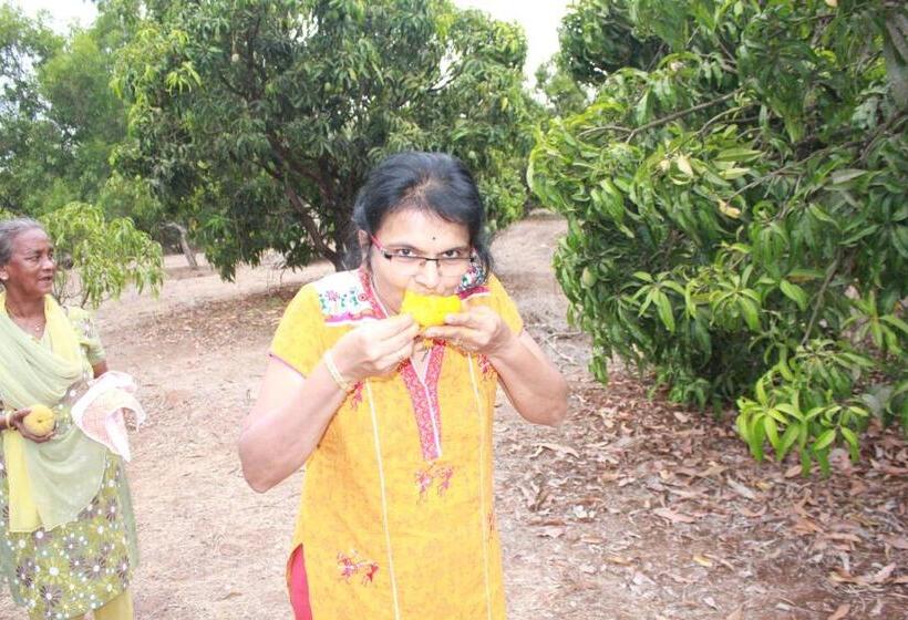 فندق Sneha Farm House