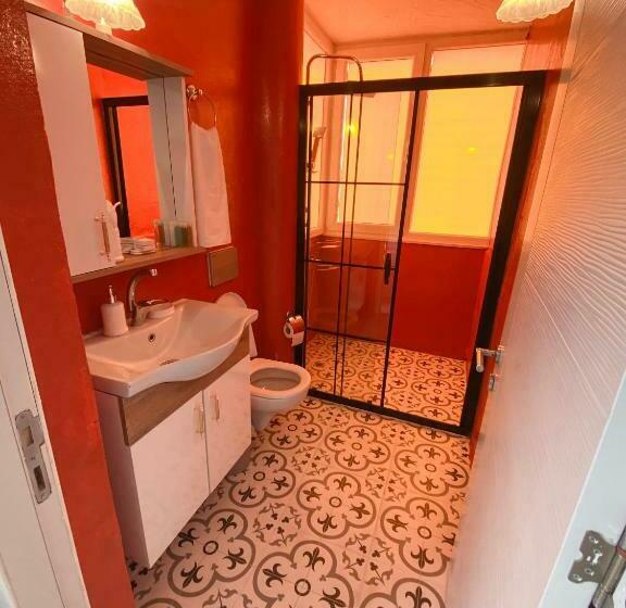 בית מלון כפרי Tek Han Alacati