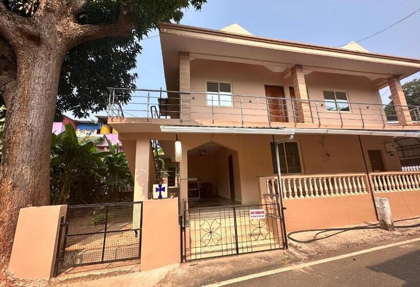 פנסיון James Guesthouse