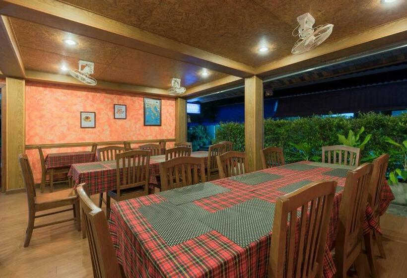 بنسيون La Luna Italian Restaurant & Accommodation