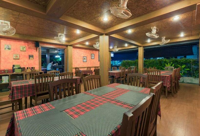 بنسيون La Luna Italian Restaurant & Accommodation