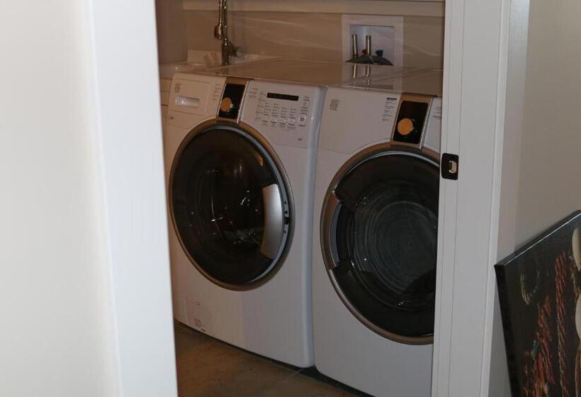 פנסיון Melfort Bell Guest Suites