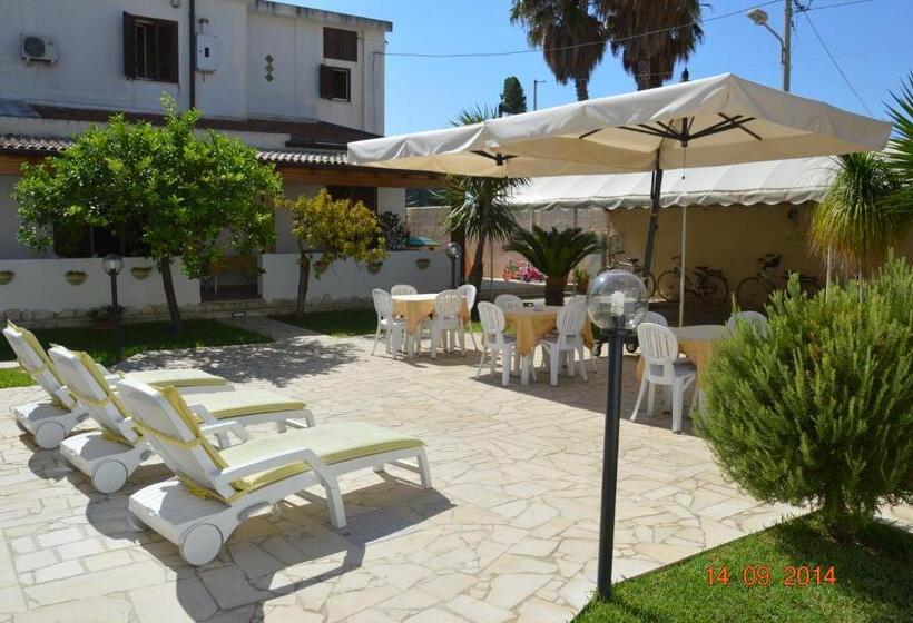 تختخواب و صبحانه Mare E Sole Villa Urso