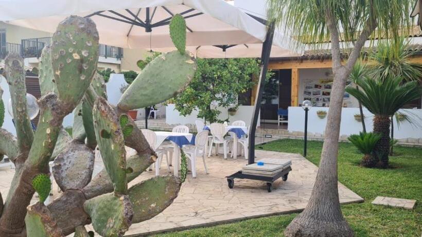 تختخواب و صبحانه Mare E Sole Villa Urso