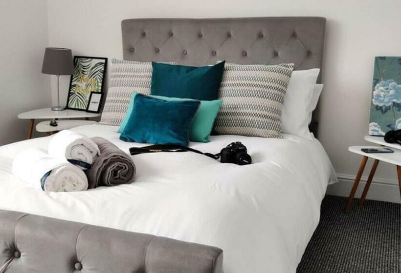 Bed and Breakfast Newsham Lodge   New Designer Rooms In Liverpool L6