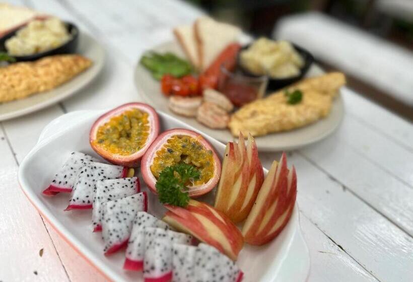 تختخواب و صبحانه Nua Tone Resort Bang Tao & Cafe