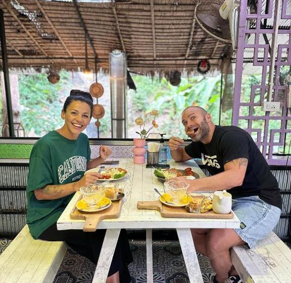 ベッドアンドブレックファースト Nua Tone Resort Bang Tao & Cafe