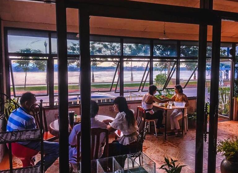 ベッドアンドブレックファースト Take A Rest At Nakhon Phanom