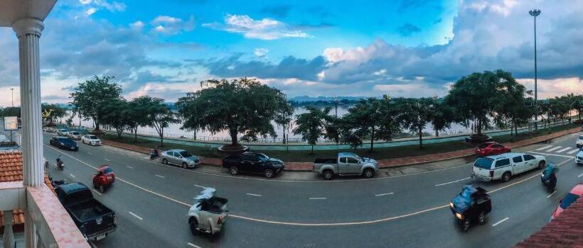 ベッドアンドブレックファースト Take A Rest At Nakhon Phanom