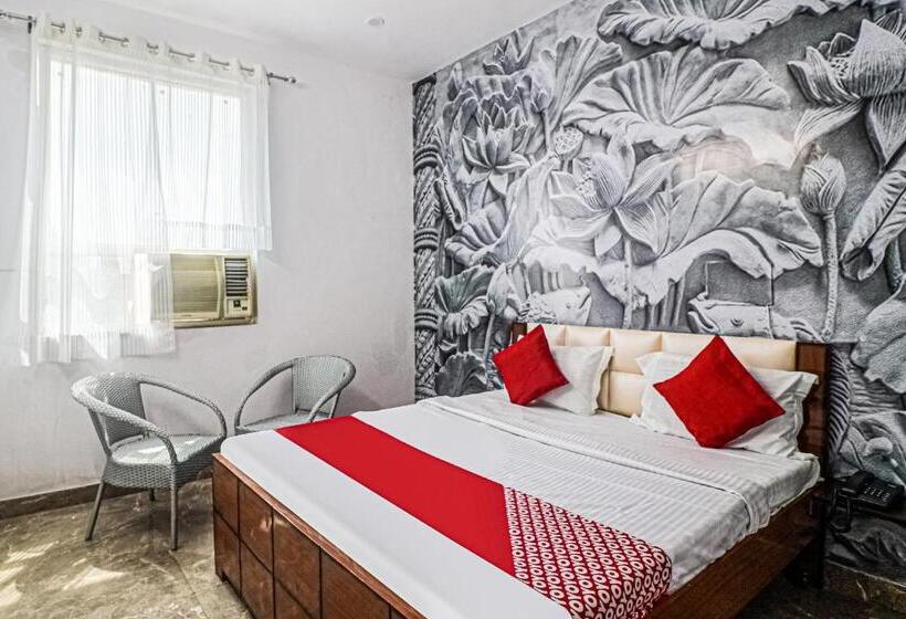 Flagship Hotel Royal Rooms