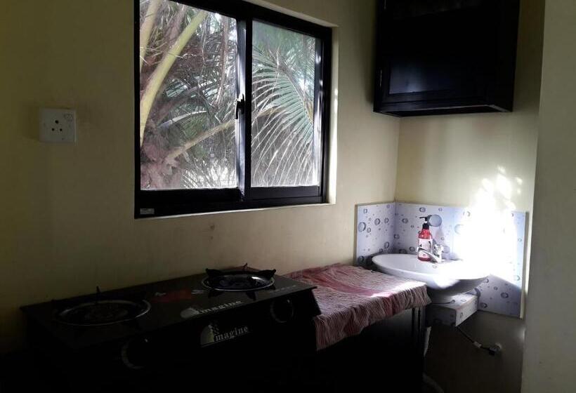 Отель Laksiri Villa