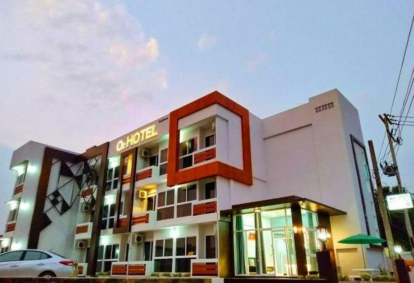 O2 Hotel สกลนคร