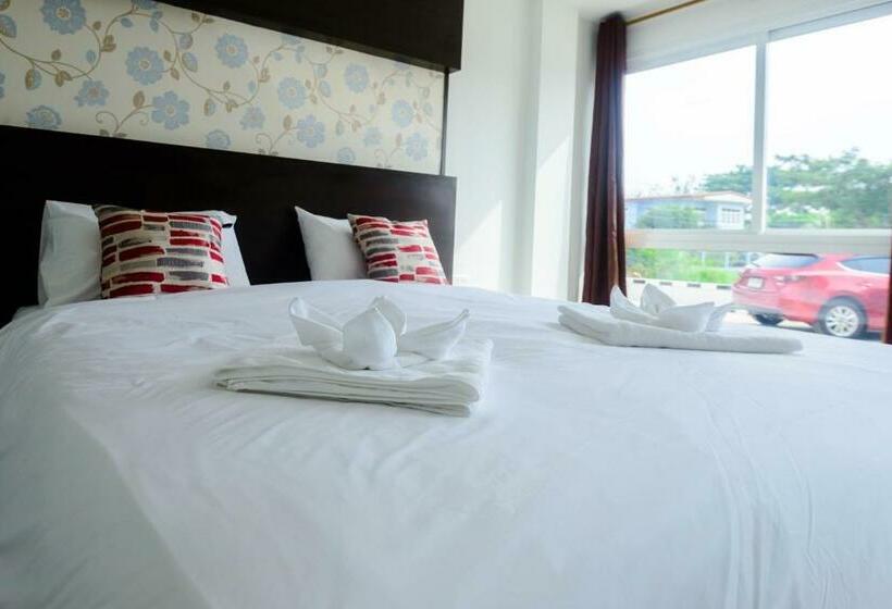 O2 Hotel สกลนคร