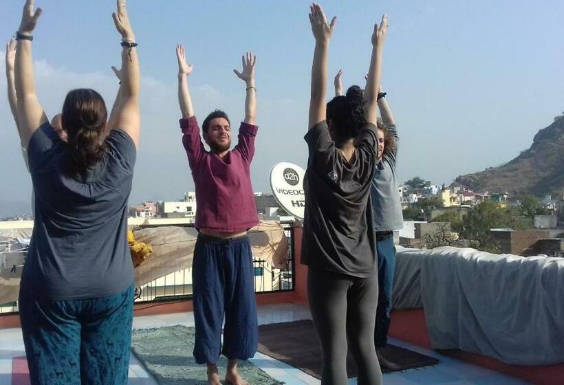 هتل Poonam Pushkar