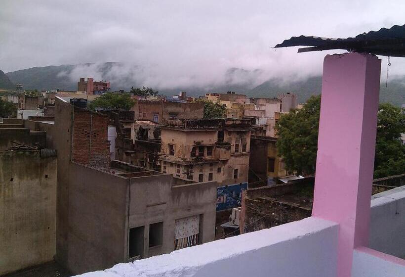 هتل Poonam Pushkar