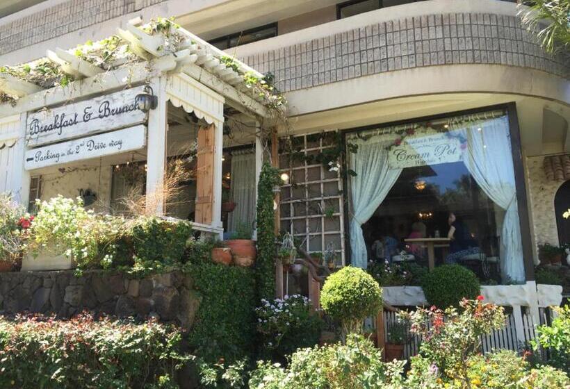 Waikiki Penthouse @ The Monarch