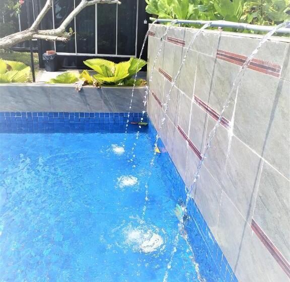 فندق صغير Hasina Resort@sedili