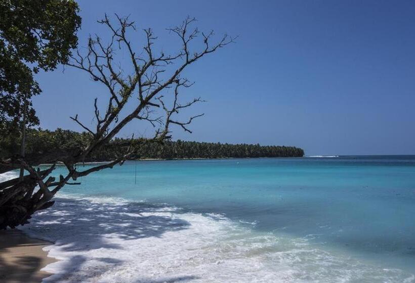 هاستل Nyang Ebay Surf Camp Siberut Mentawai Surfing Barrels