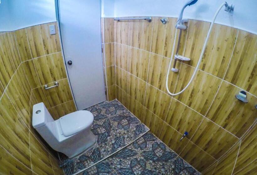 הוסטל Ocean Manor Inn