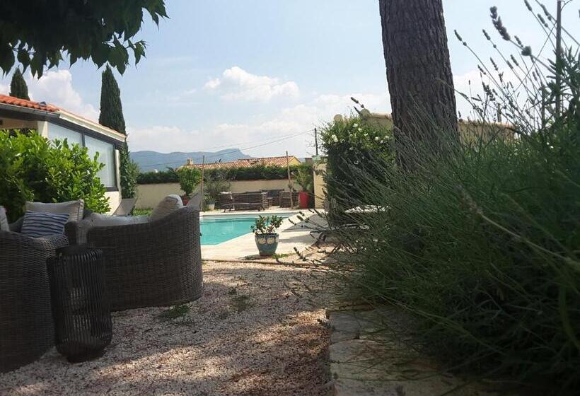 住宿加早餐 Philoxenia