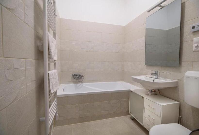 住宿加早餐  Szobi Malomkert Fogadó