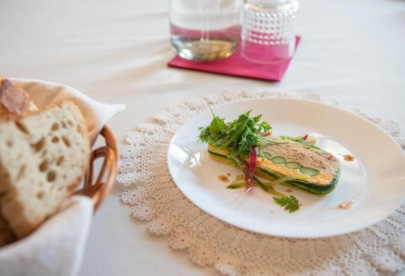 مبيت وإفطار Szobi Malomkert Fogadó