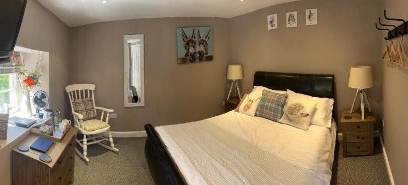 Bed and Breakfast The Crewe Arms