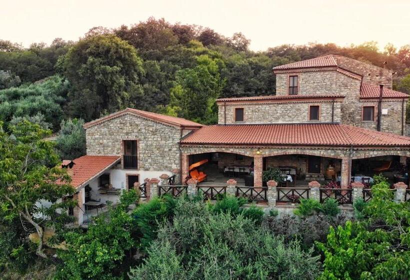 فندق Agriturismo L Antico Casolare
