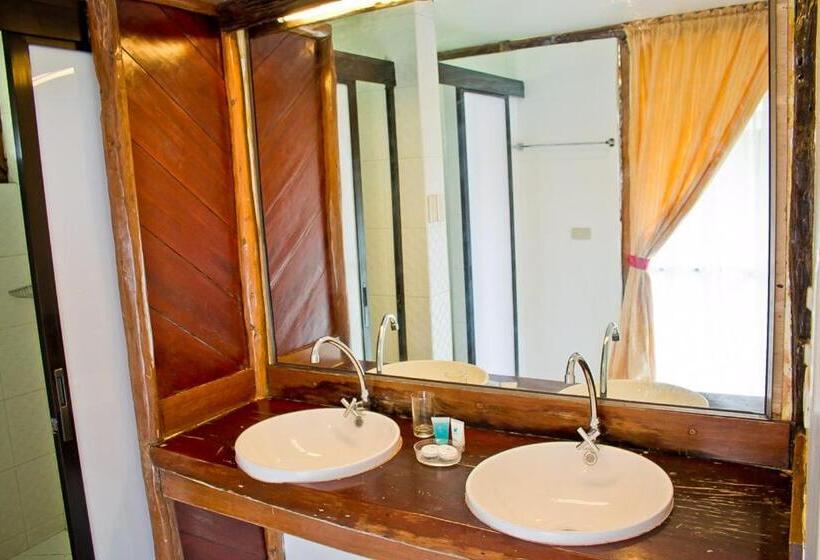 هتل Caluwayan Palm Island Resort & Restaurant