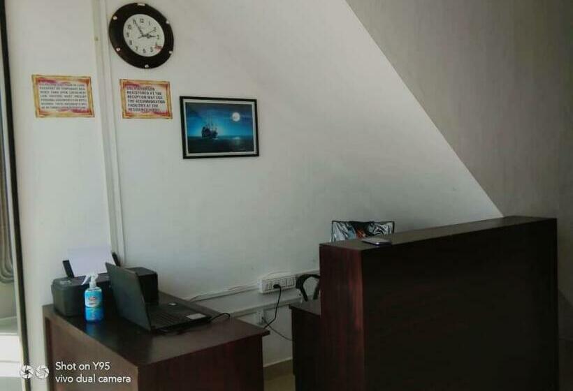 فندق Emirates Residency