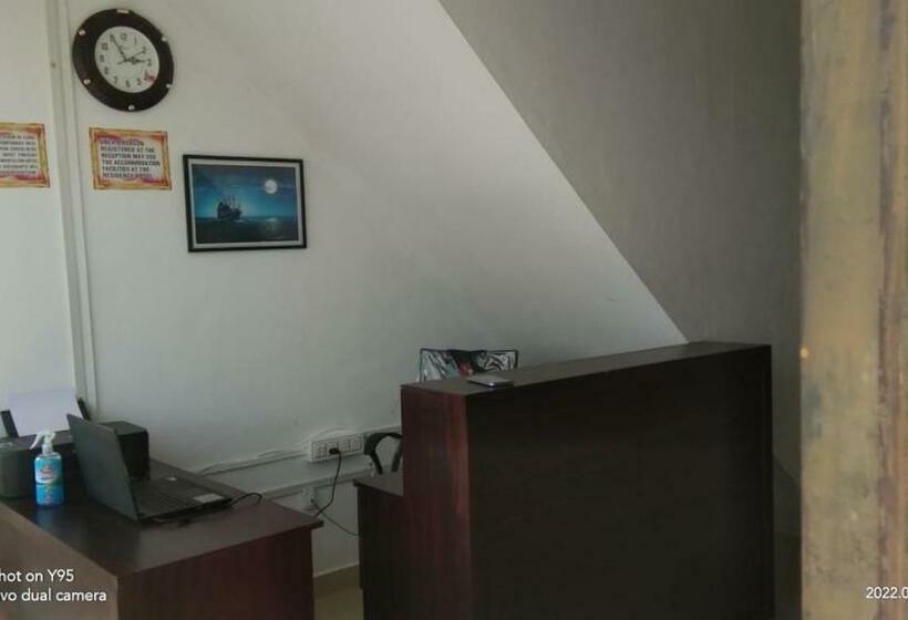 فندق Emirates Residency