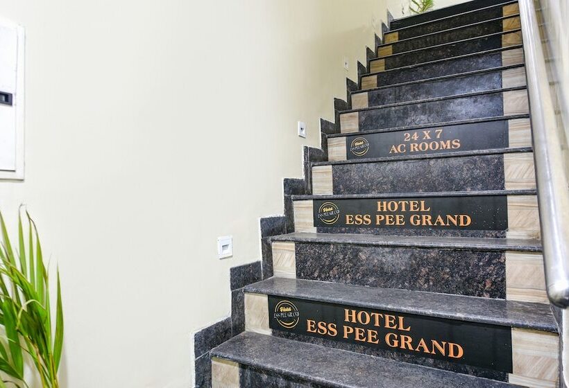 Fabhotel Ess Pee Grand